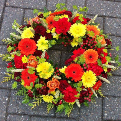 Wreath SYM-317 - A classic wreath arranged using mixed flowers.